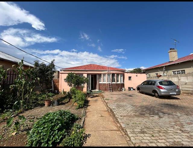 6 BEDROOM HOUSE FOR SALE IN REGENTS PARK